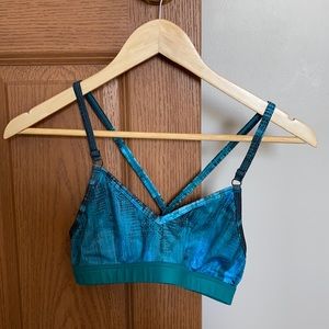 Alo Yoga cross back sports bra